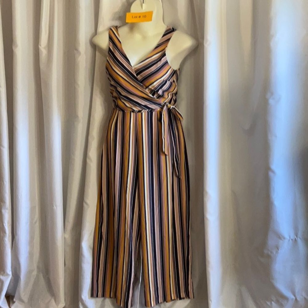 SPEECHLESS jumpsuit in size large in crepe like material with crisscross front